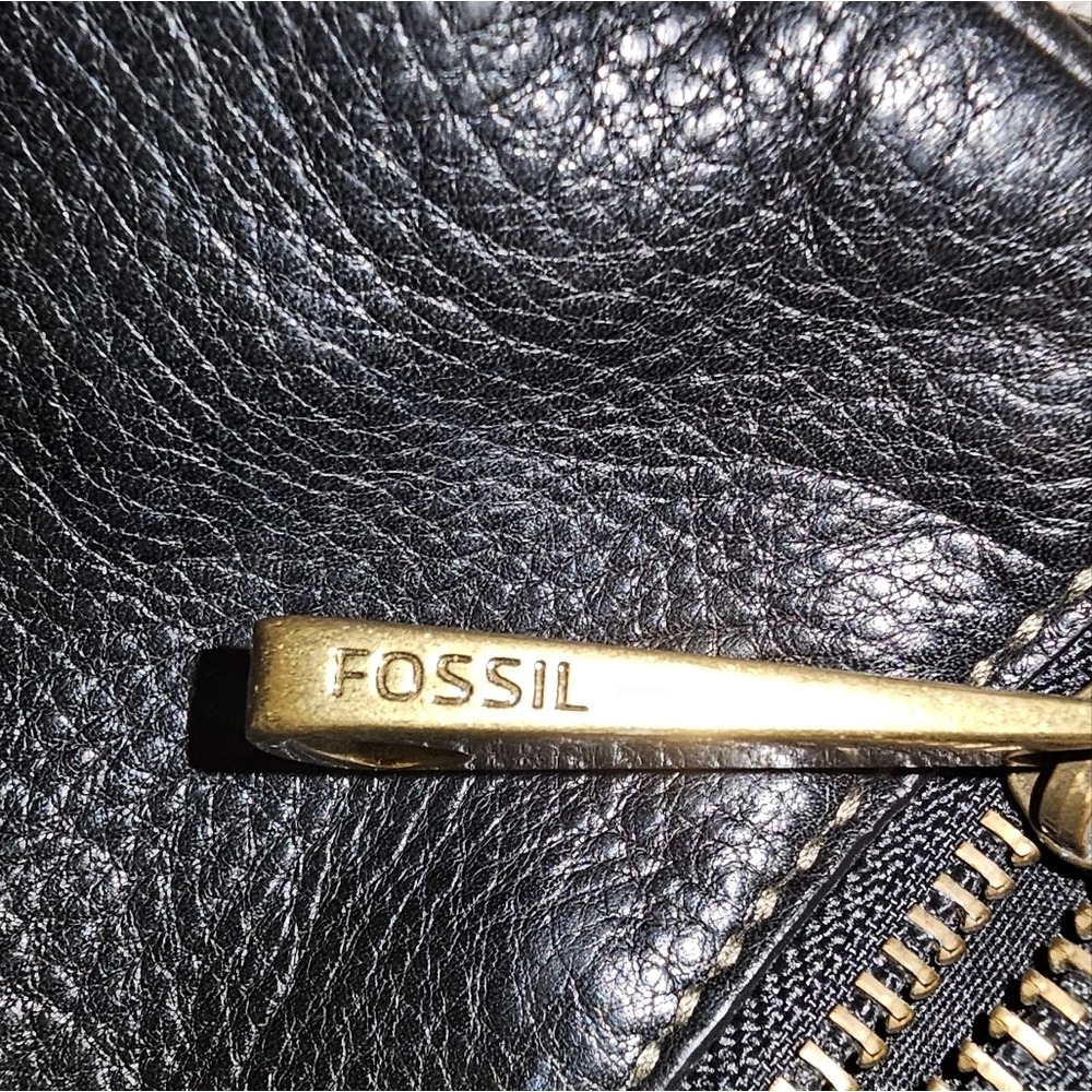 Vintage Fossil Black Pebbled Leather Explorer Triple Zip Black Crossbody Bag - Picture 13 of 13